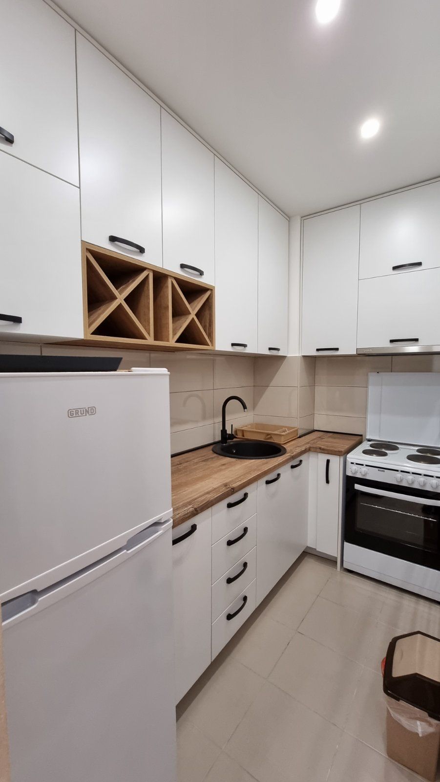 Izdaje se jednosoban luksuzan stan na autobuskoj stanici u Budvi ( NA DUZI PERIOD) - Amfora Real Estate