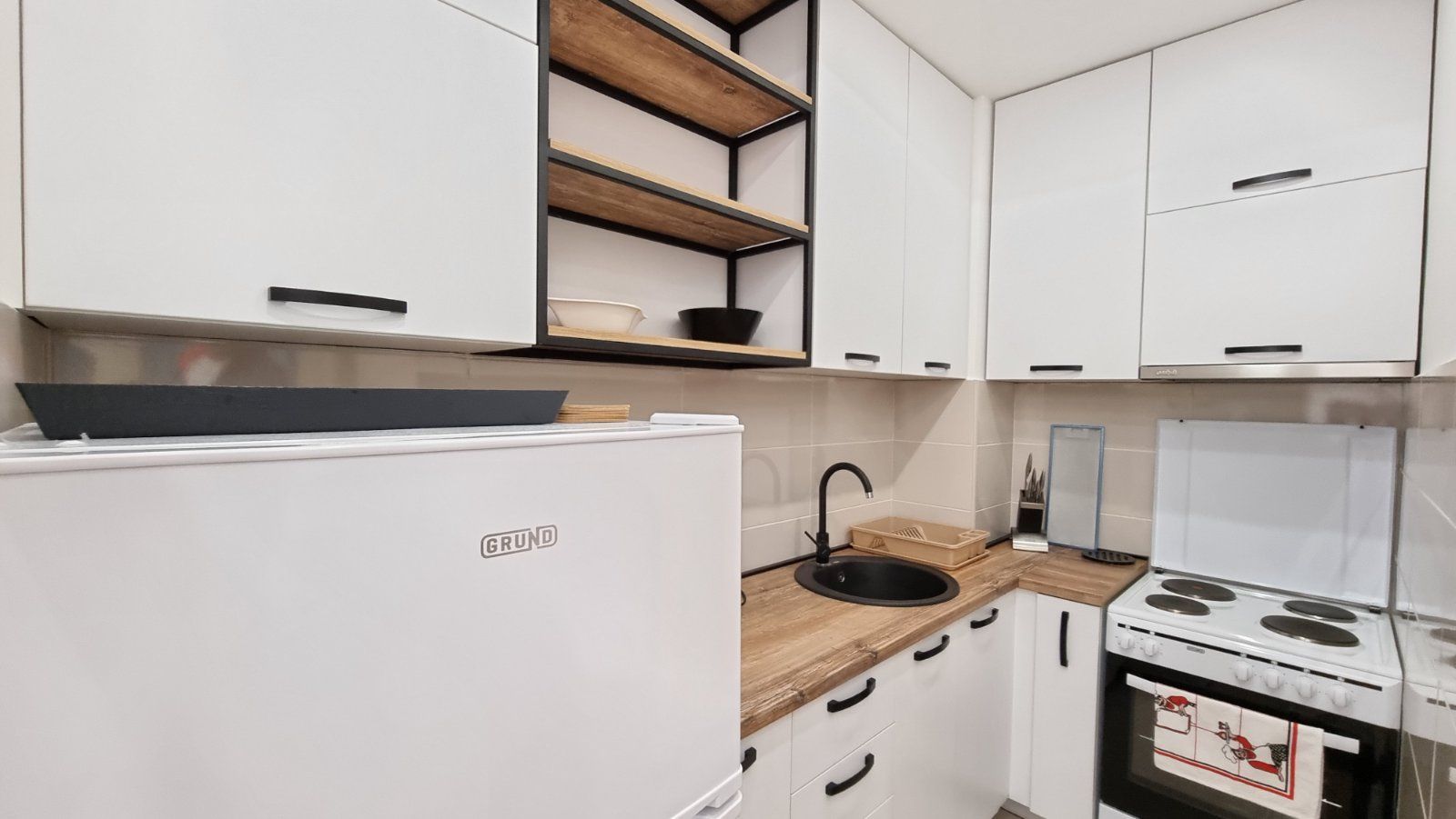 Izdaje se jednosoban luksuzan stan na autobuskoj stanici u Budvi ( NA DUZI PERIOD) - Amfora Real Estate