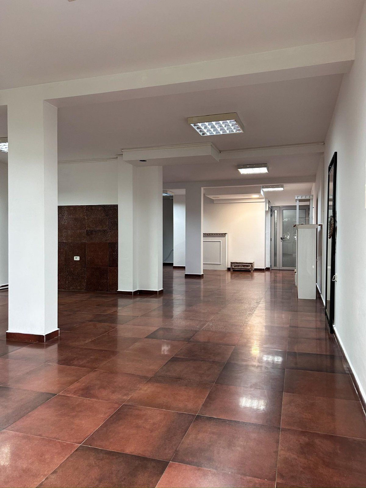 Poslovni prostor 81m2 u Budvi, Babin Do (IZDAVANJE NA DUZI PERIOD,DOSTUPAN OD 15.10.2025) - Amfora Real Estate