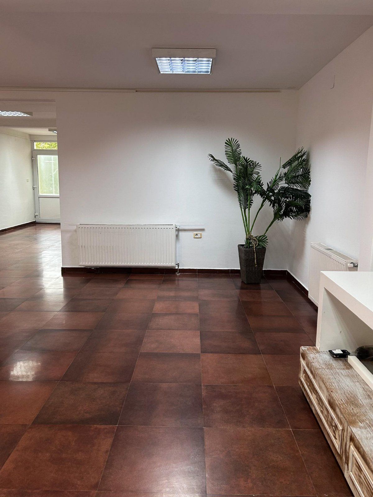 Poslovni prostor 81m2 u Budvi, Babin Do (IZDAVANJE NA DUZI PERIOD,DOSTUPAN OD 15.10.2025) - Amfora Real Estate