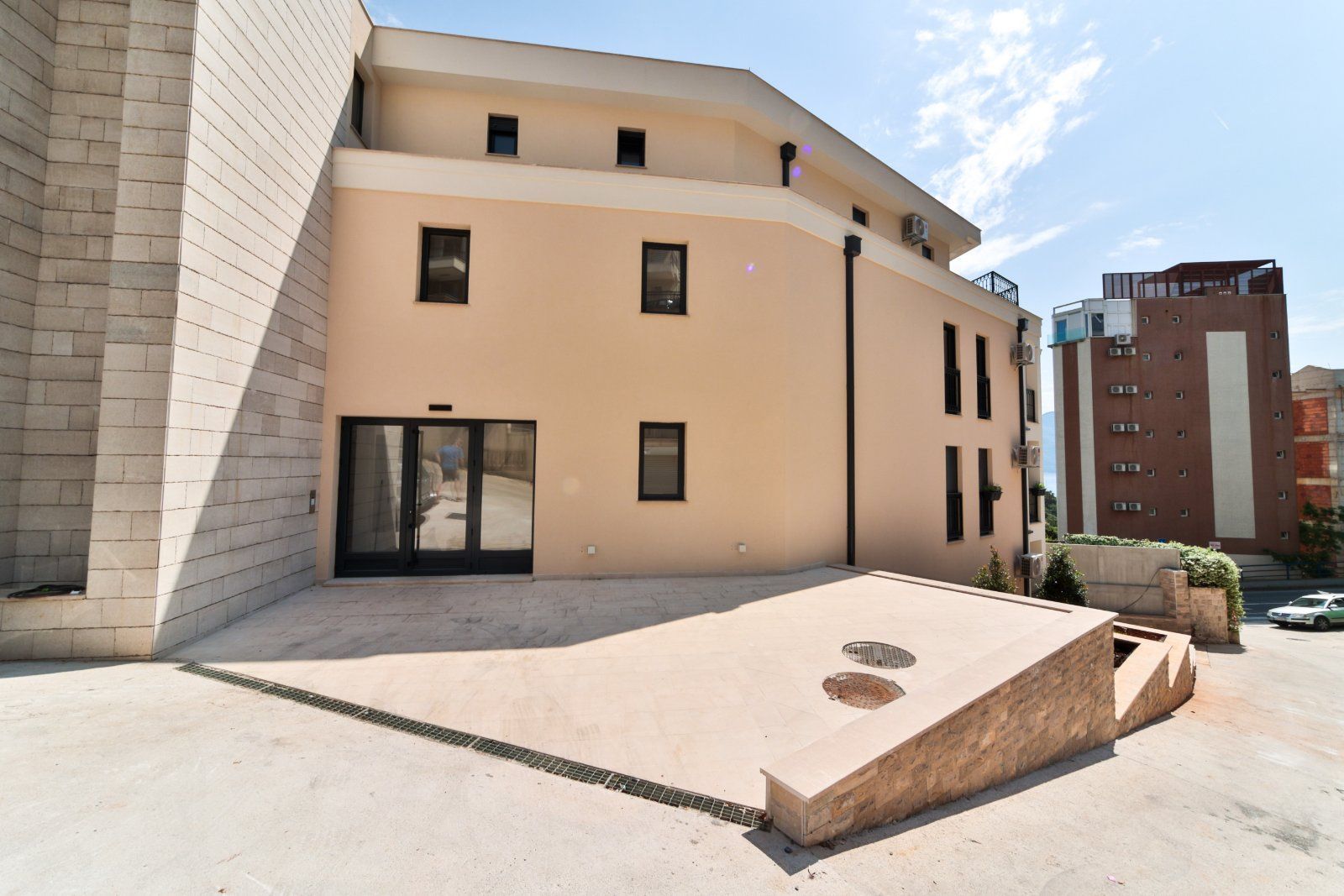 amforaproperty.com/Jednosoban moderno opremljen stan sa garaznim mestom,Babin Do-Budva (NA DUZI PERIOD)