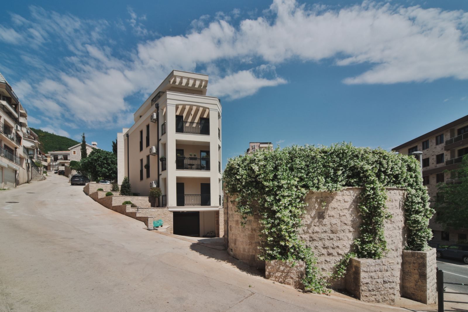 amforaproperty.com/Jednosoban moderno opremljen stan sa garaznim mestom,Babin Do-Budva (NA DUZI PERIOD)