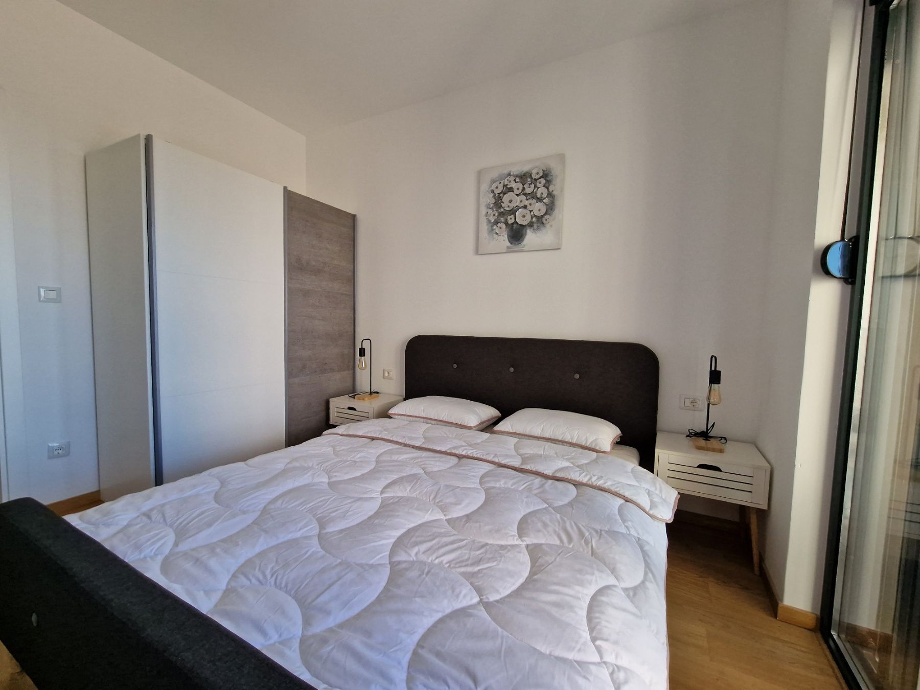 Moderan jednosoban stan sa garaznim mestom i pogledom na more, Bečići (NA DUZI PERIOD) - Amfora Real Estate