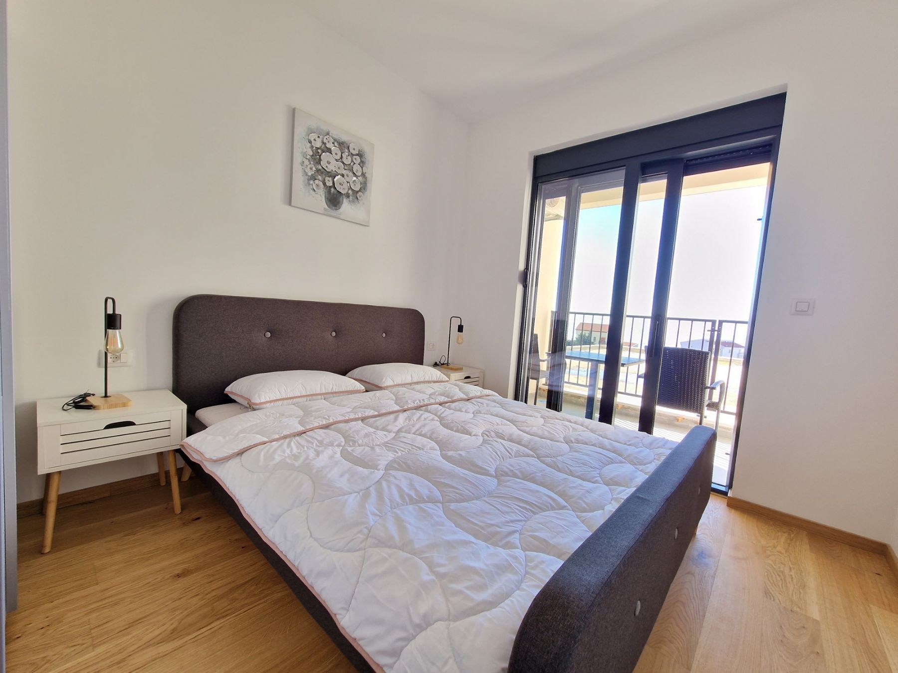 Moderan jednosoban stan sa garaznim mestom i pogledom na more, Bečići (NA DUZI PERIOD) - Amfora Real Estate