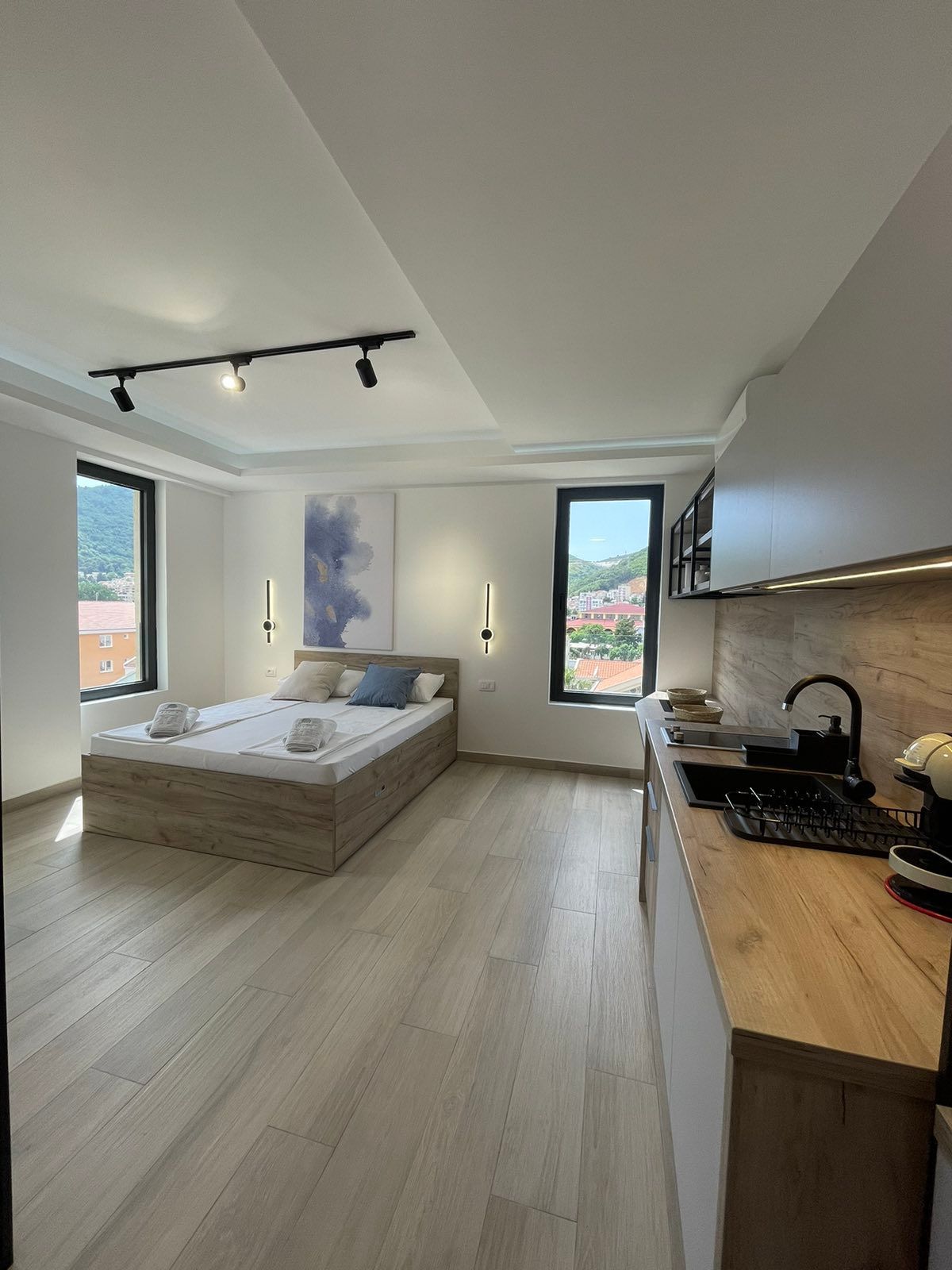 Moderno opremljena garsonjera sa garaznim mestom,Bulevar-Budva (NA PERIOD OD 01.10.2026 DO 01.06.2027) - Amfora Real Estate