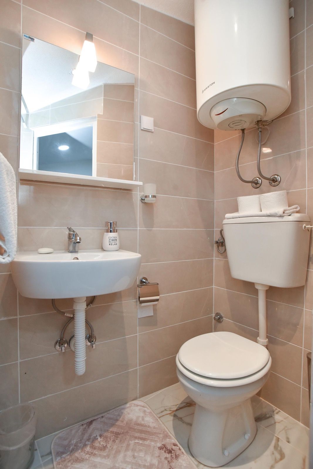 Izdaje se garsonjera 24m², Slovenska plaža Budva – 200m od mora (Na period do 15.06.2025) - Amfora Real Estate