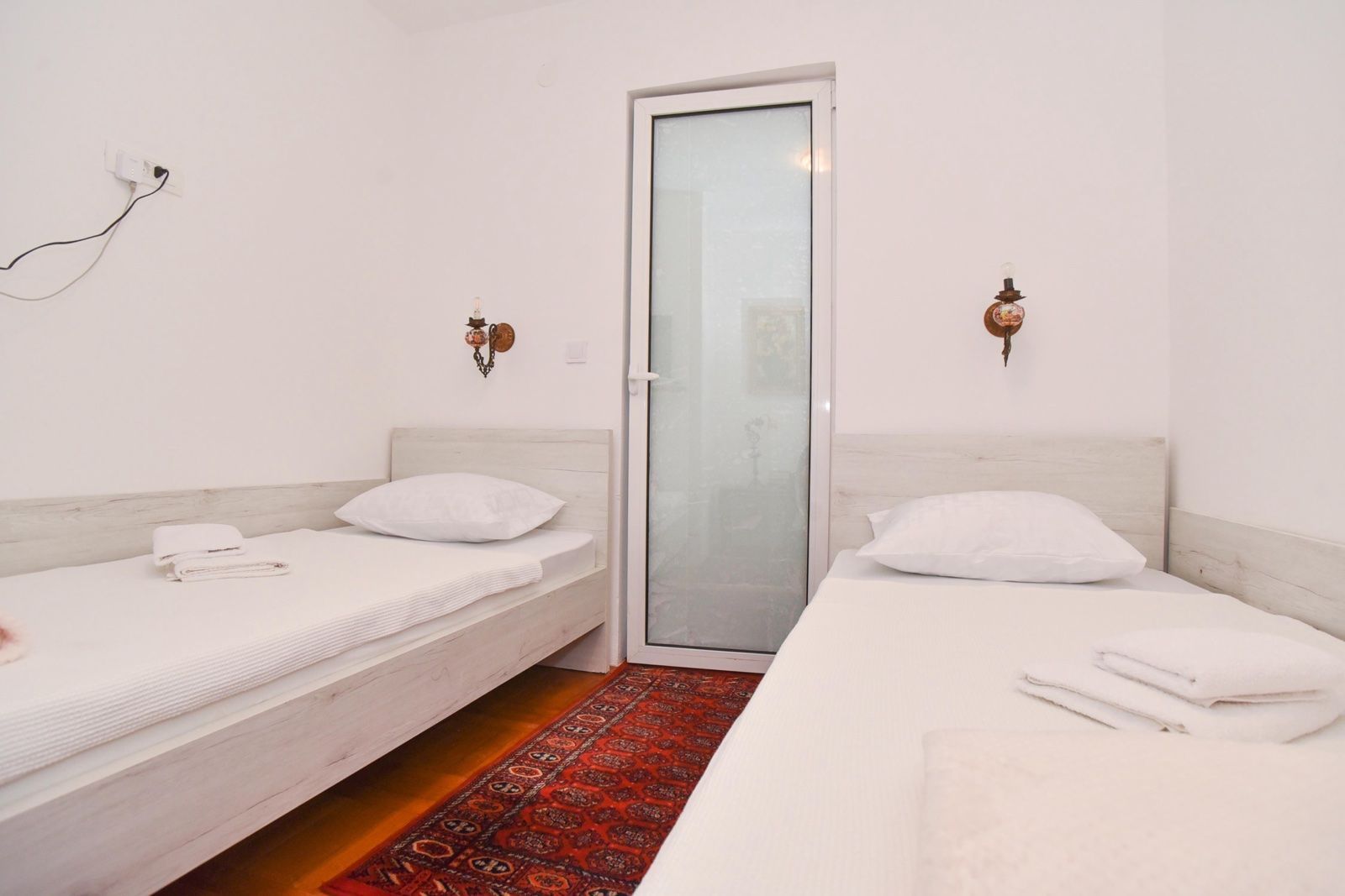 Izdaje se garsonjera 24m², Slovenska plaža Budva – 200m od mora (Na period do 15.06.2025) - Amfora Real Estate