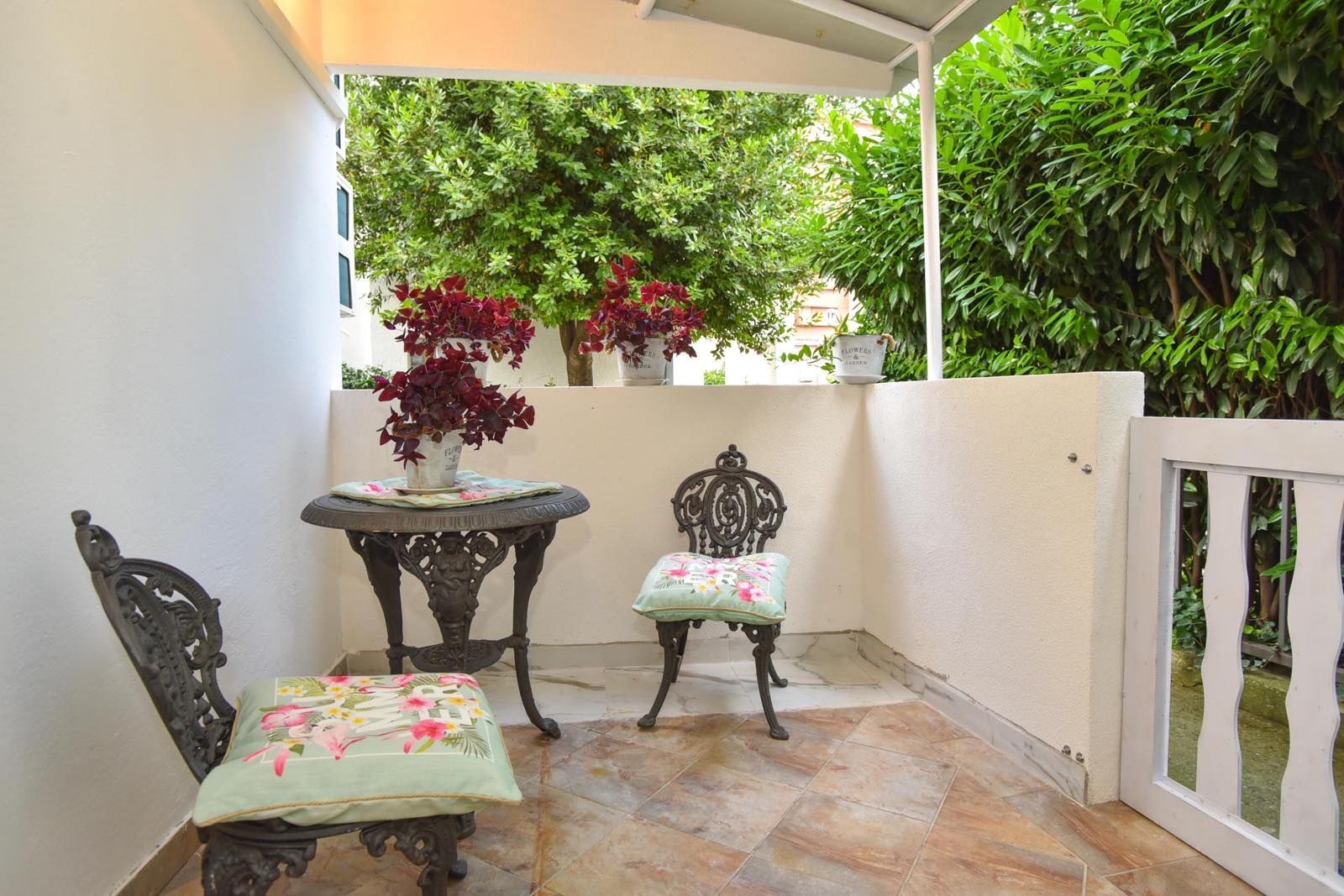 Izdaje se garsonjera 24m², Slovenska plaža Budva – 200m od mora (Na period do 15.06.2025) - Amfora Real Estate