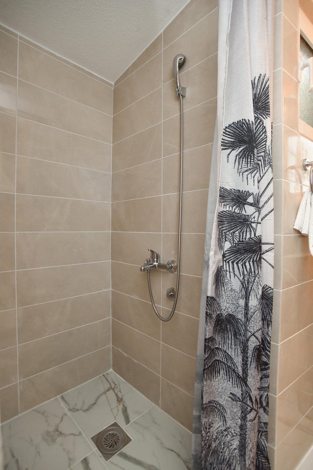 Izdaje se garsonjera 24m², Slovenska plaža Budva – 200m od mora (Na period do 15.06.2025) - Amfora Real Estate