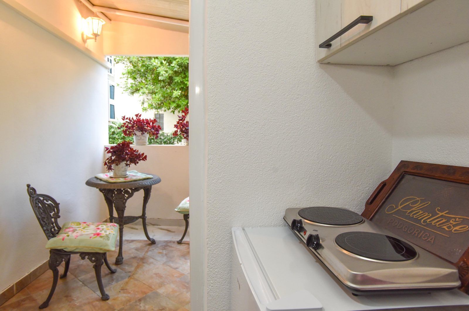 Izdaje se garsonjera 24m², Slovenska plaža Budva – 200m od mora (Na period do 15.06.2025) - Amfora Real Estate