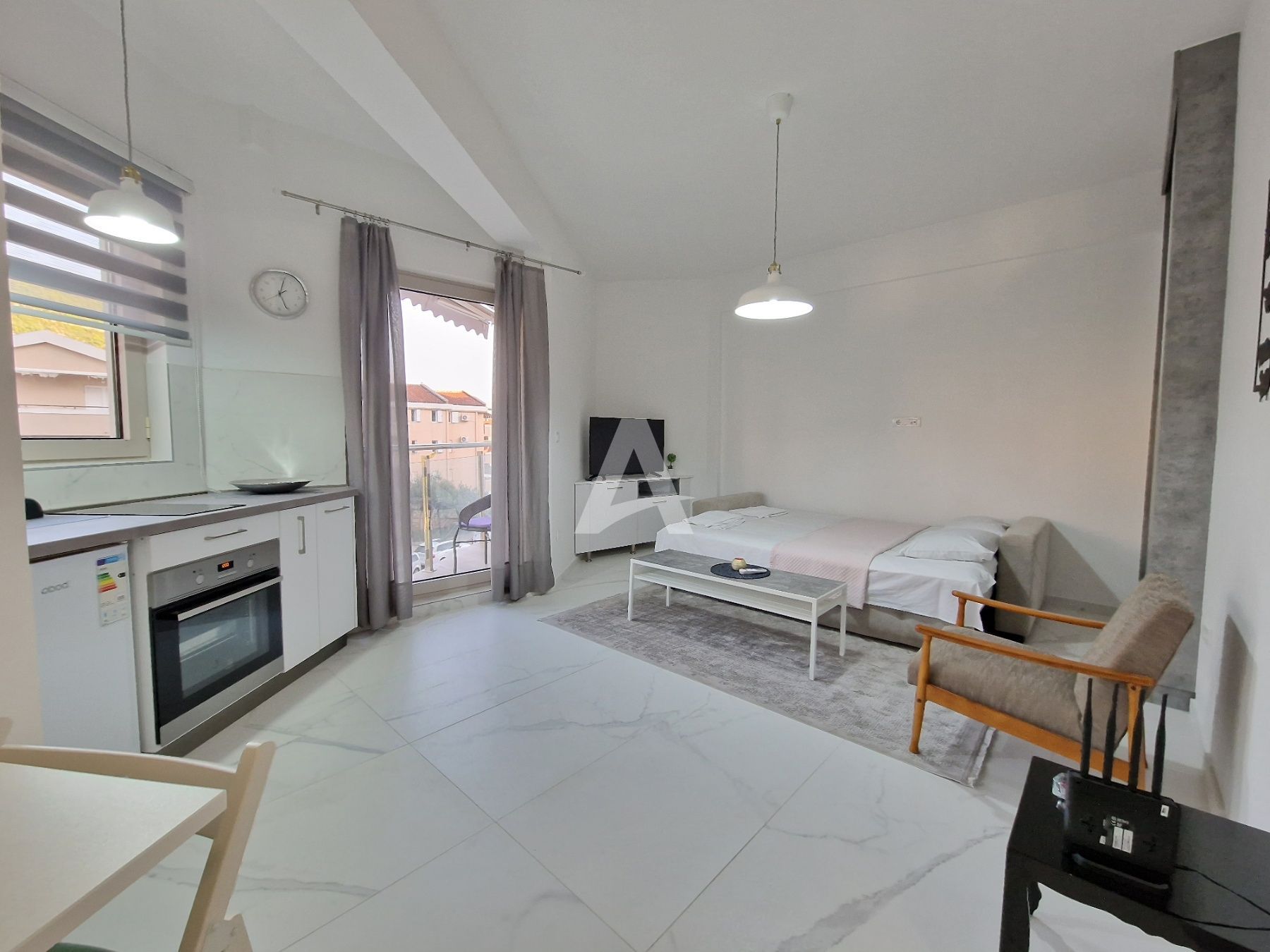 amforaproperty.com/Izdaje se studio apartman u Budvi (Na duzi period)