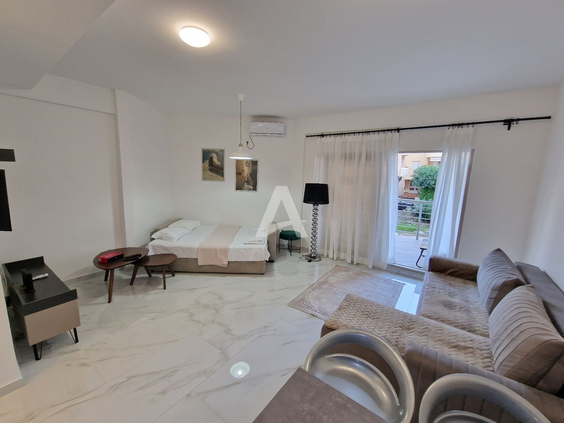 amforaproperty.com/Izdaje se studio apartman u Budvi (Na duzi period)