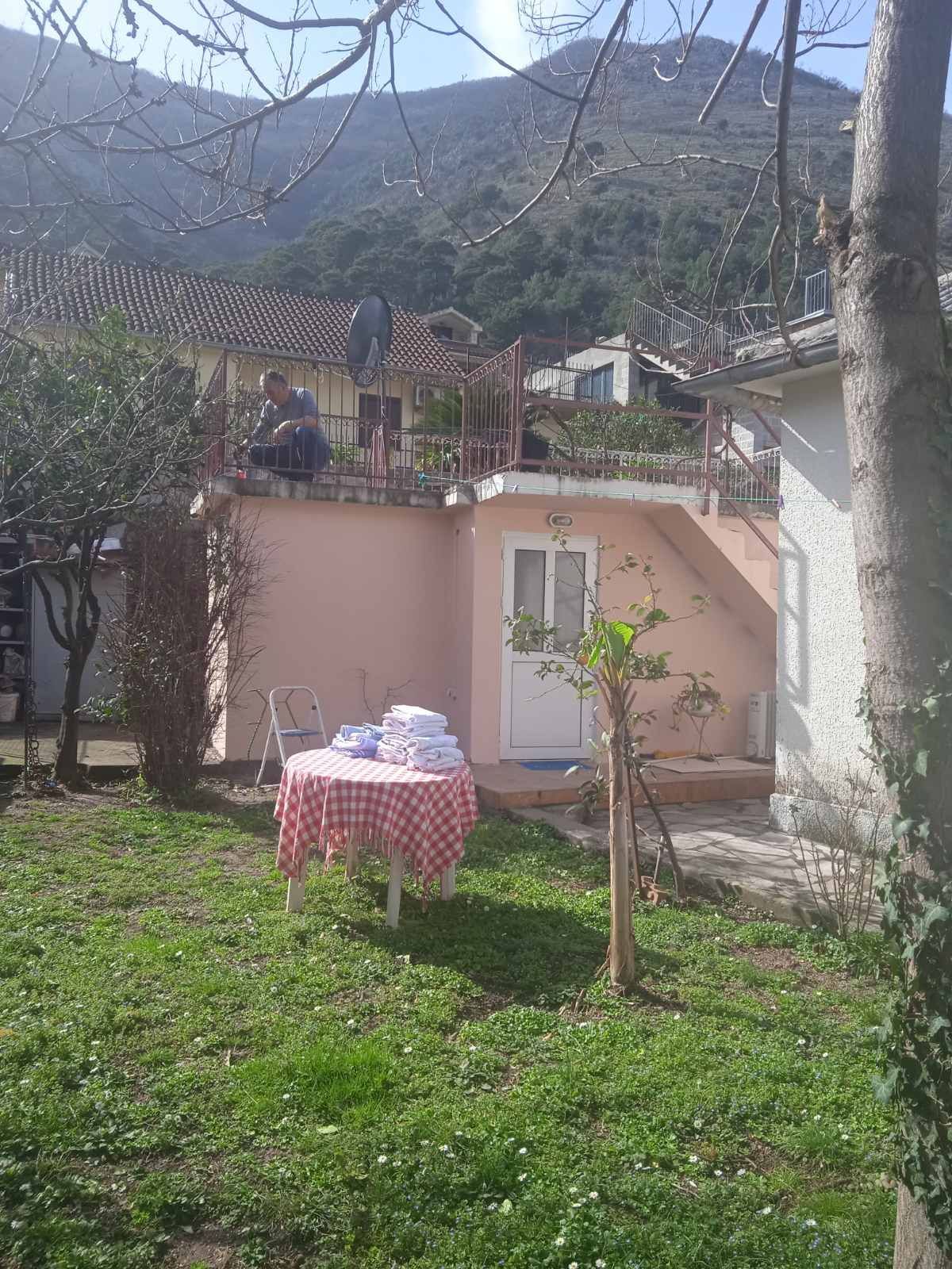 amforaproperty.com/Kuca 105m2 na 50 metara od mora,Prcanj