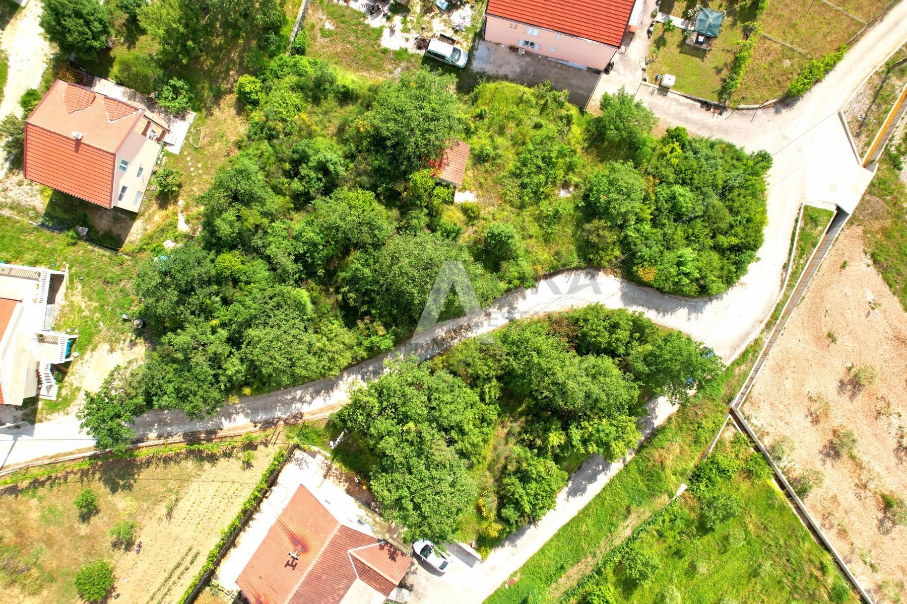 amforaproperty.com/Urbanizovan plac 1202m2 ,RADANOVICI - OPSTINA KOTOR