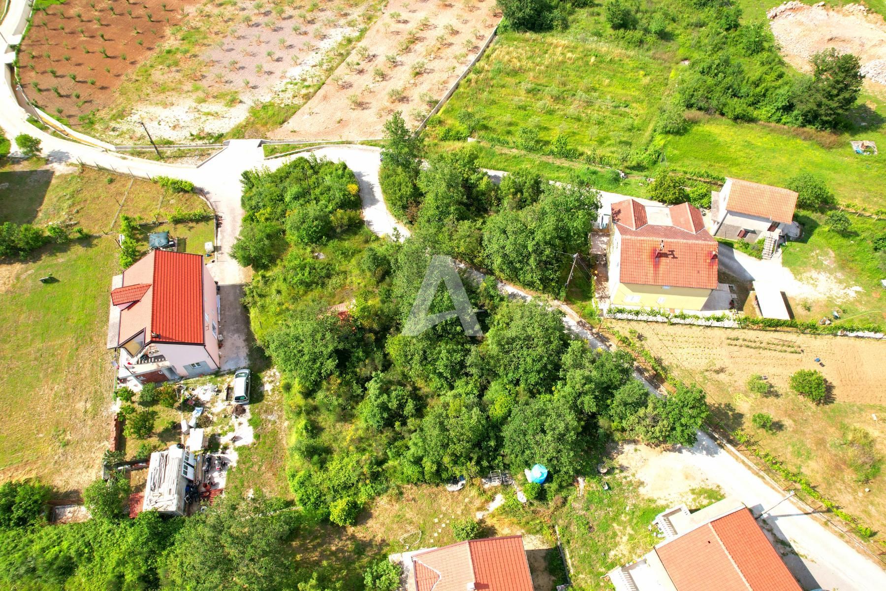 amforaproperty.com/Urbanizovan plac 1202m2 ,RADANOVICI - OPSTINA KOTOR