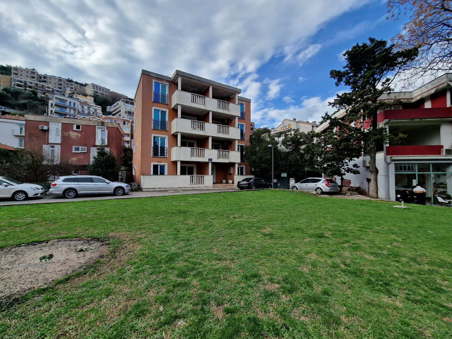 Jednosoban stan 42m² u centru Budve – dugoročno izdavanje - Amfora Real Estate