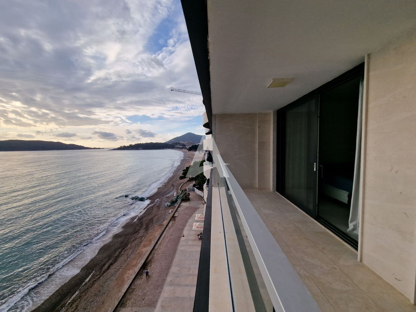 amforaproperty.com/Luksuzan dvosoban stan sa panoramskim pogledom na prvoj liniji do mora u Rafailovićima