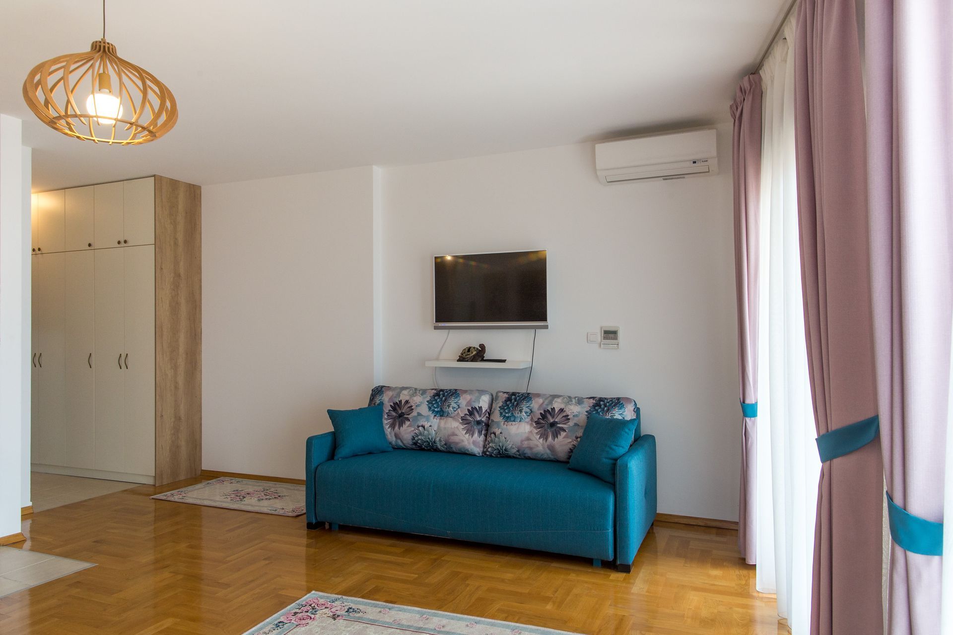 amforaproperty.com/Moderan studio apartman sa pogledom na more, Anatolia, Bečići (na duži period) sa mogućnošću iznajmljivanja garaže (100€ mesečno)