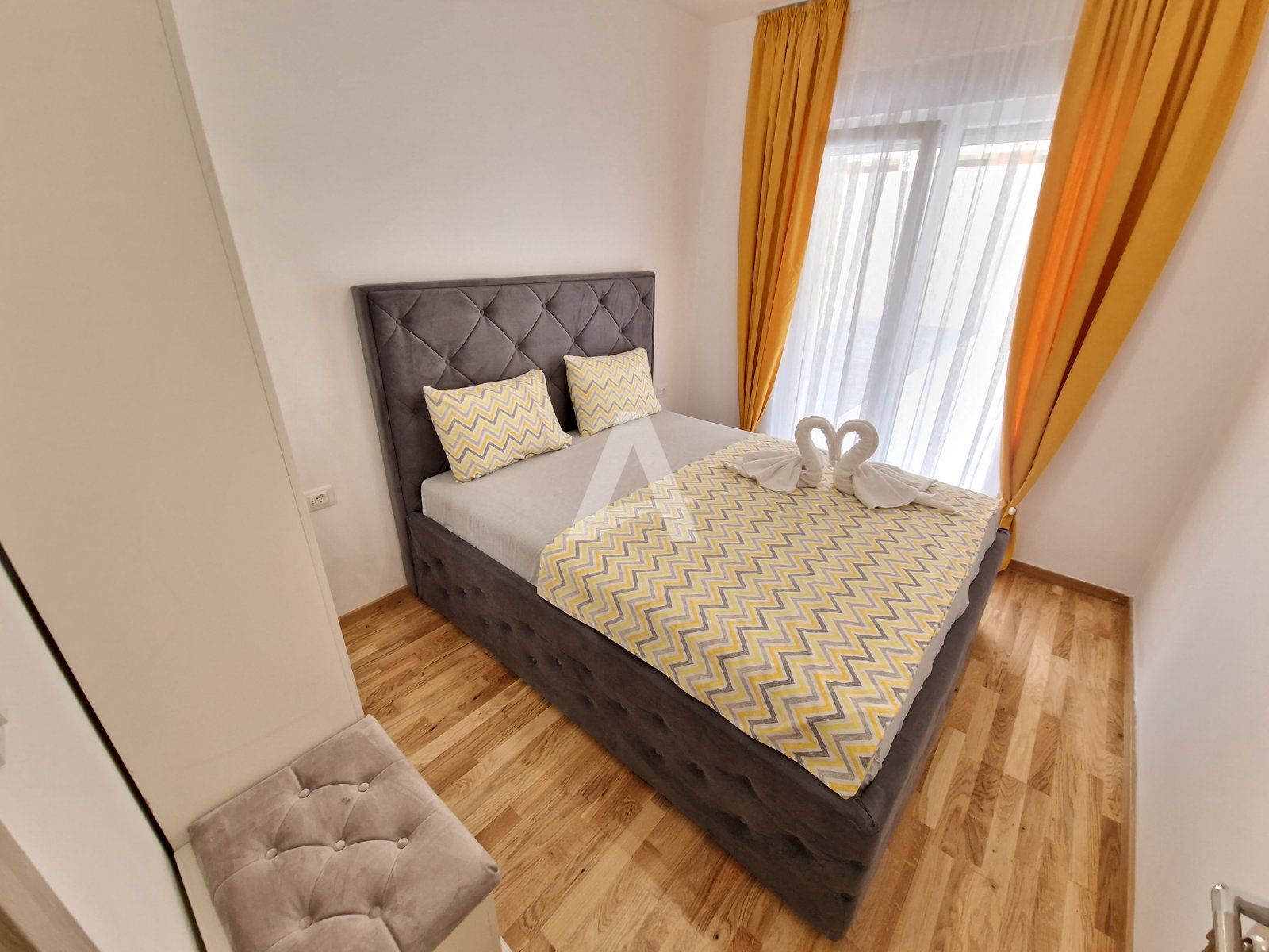 amforaproperty.com/Luksuzni apartman HELENA  u Bečićima, samo 300m do obale!