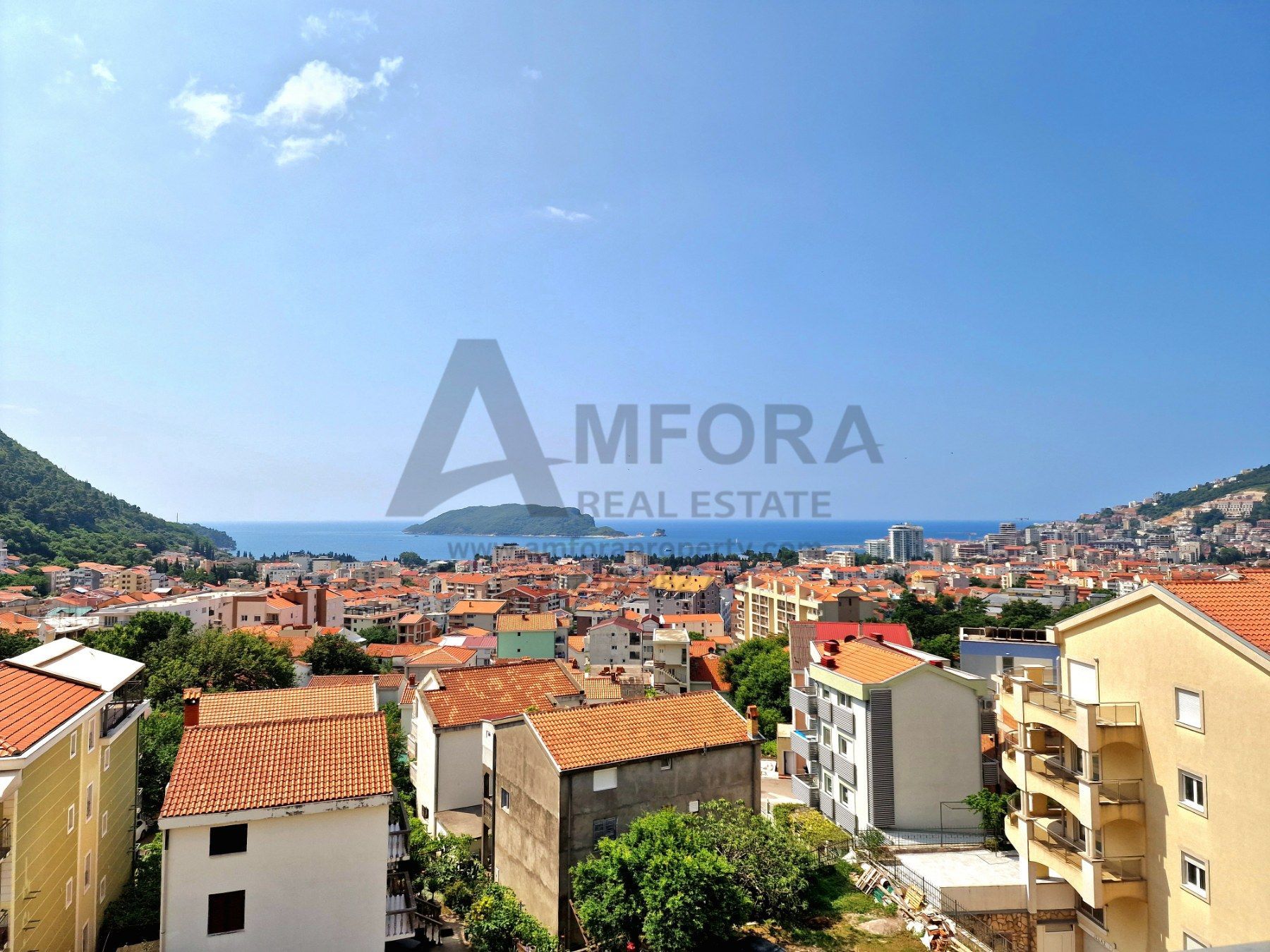 amforaproperty.com/Petosoban namesten stan 160m2 sa panoramskim pogledom na more i grad, Lazi - Budva (Mogućnost plaćanja u rate)