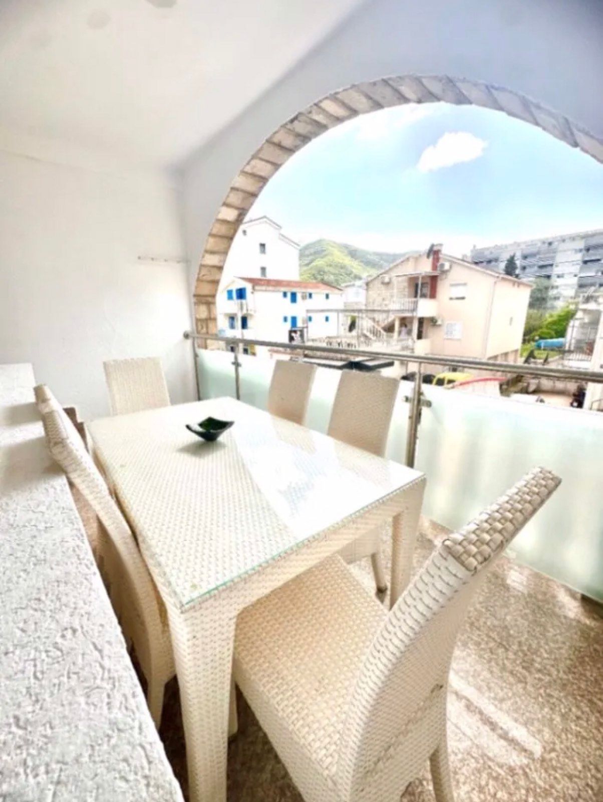 amforaproperty.com/Dvosoban stan 52m2 na fantastičnoj lokaciji,Mainska ulica,Budva. (NA DUZI PERIOD)