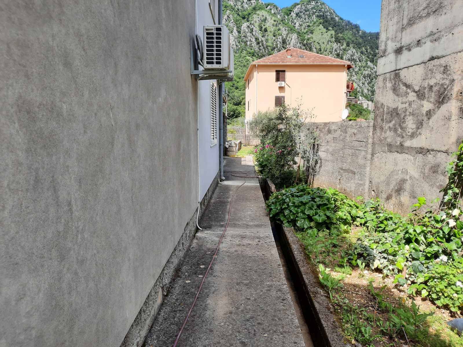 amforaproperty.com/Prodaja kuće sa placem u Škaljarima,Kotor