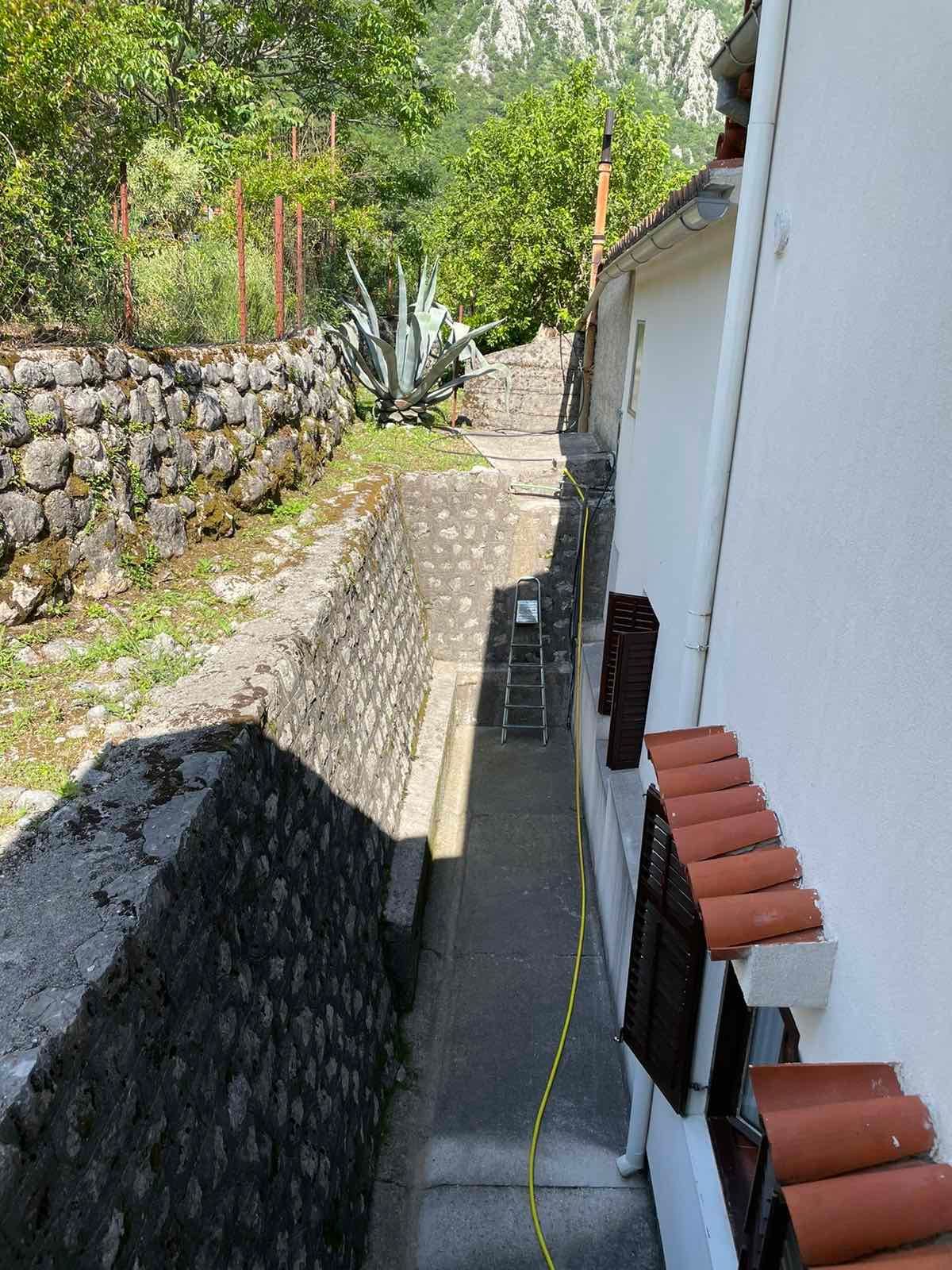 amforaproperty.com/Prodaja kuće sa placem u Škaljarima,Kotor