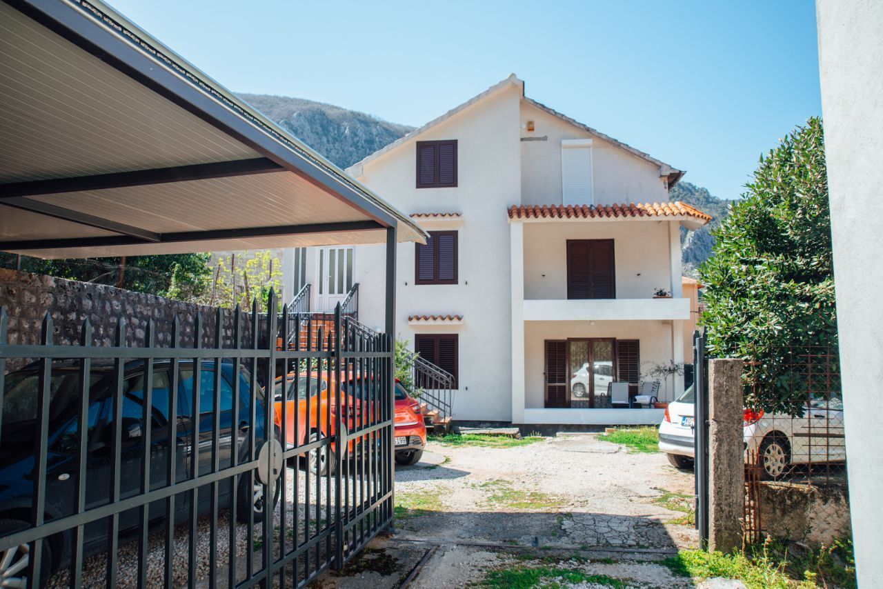 amforaproperty.com/Prodaja kuće sa placem u Škaljarima,Kotor