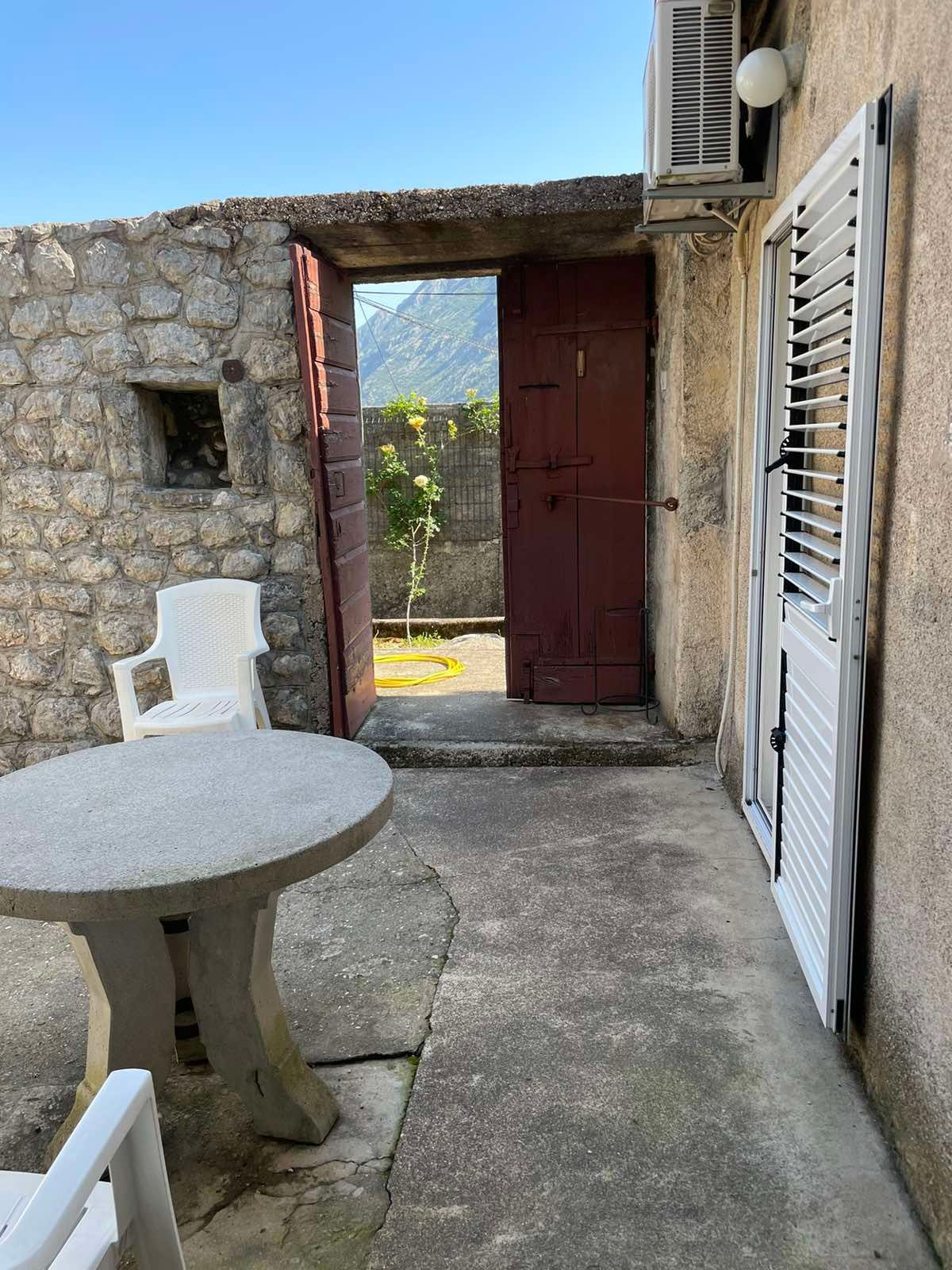 amforaproperty.com/Prodaja kuće sa placem u Škaljarima,Kotor