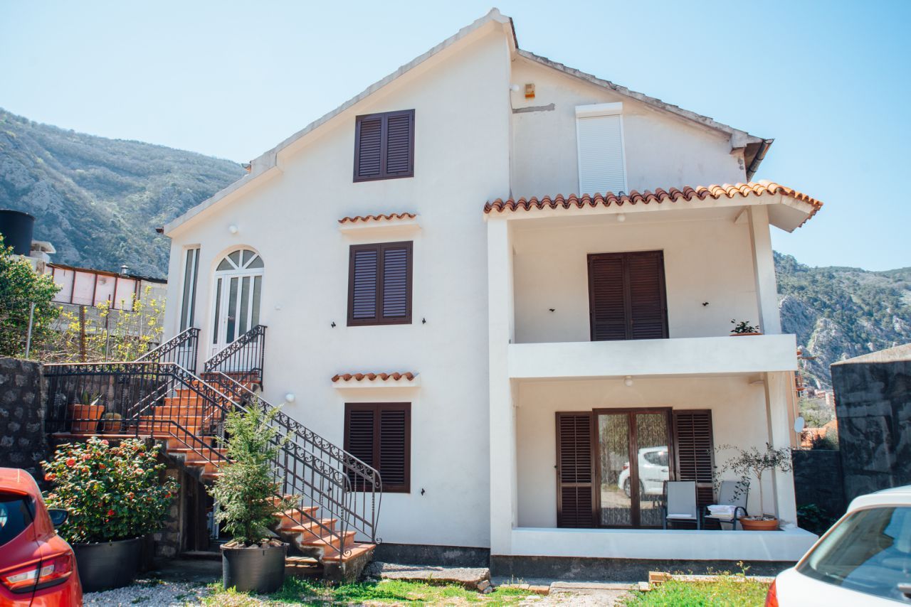 amforaproperty.com/Prodaja kuće sa placem u Škaljarima,Kotor