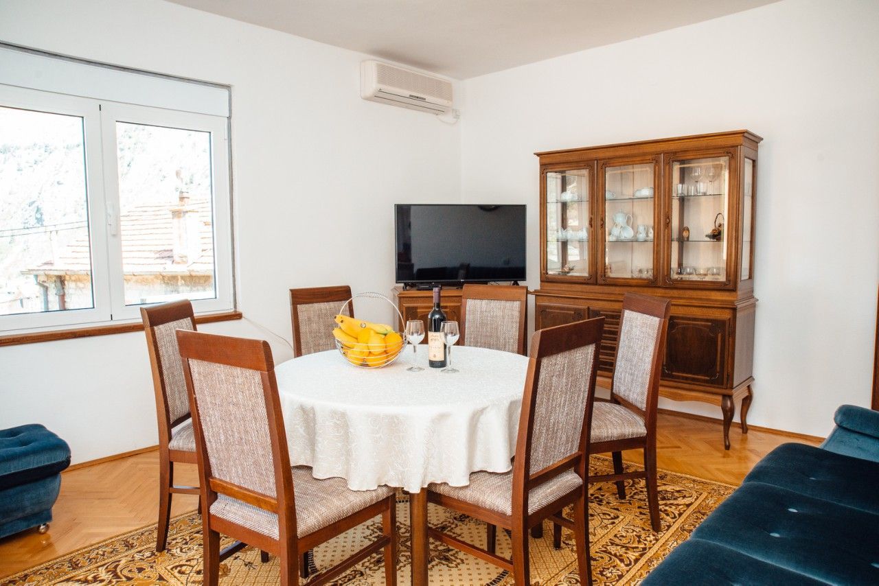 amforaproperty.com/Prodaja kuće sa placem u Škaljarima,Kotor