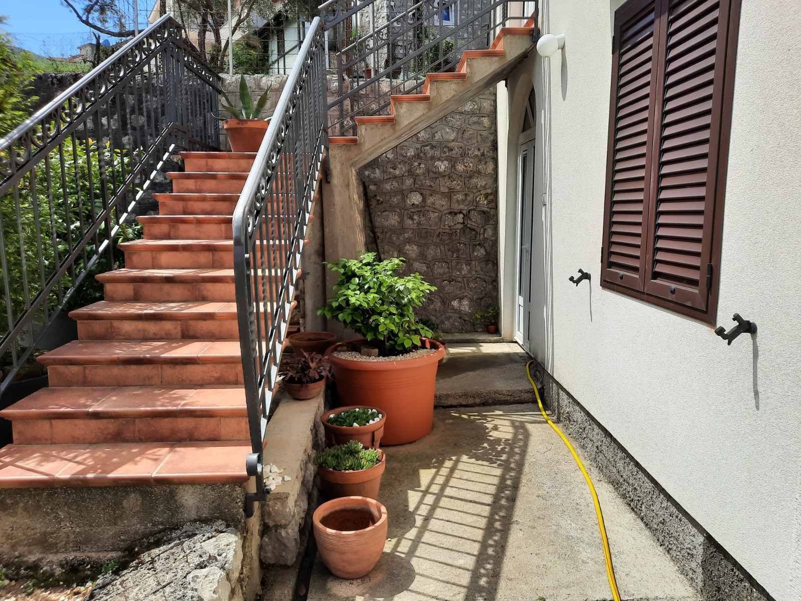 amforaproperty.com/Prodaja kuće sa placem u Škaljarima,Kotor