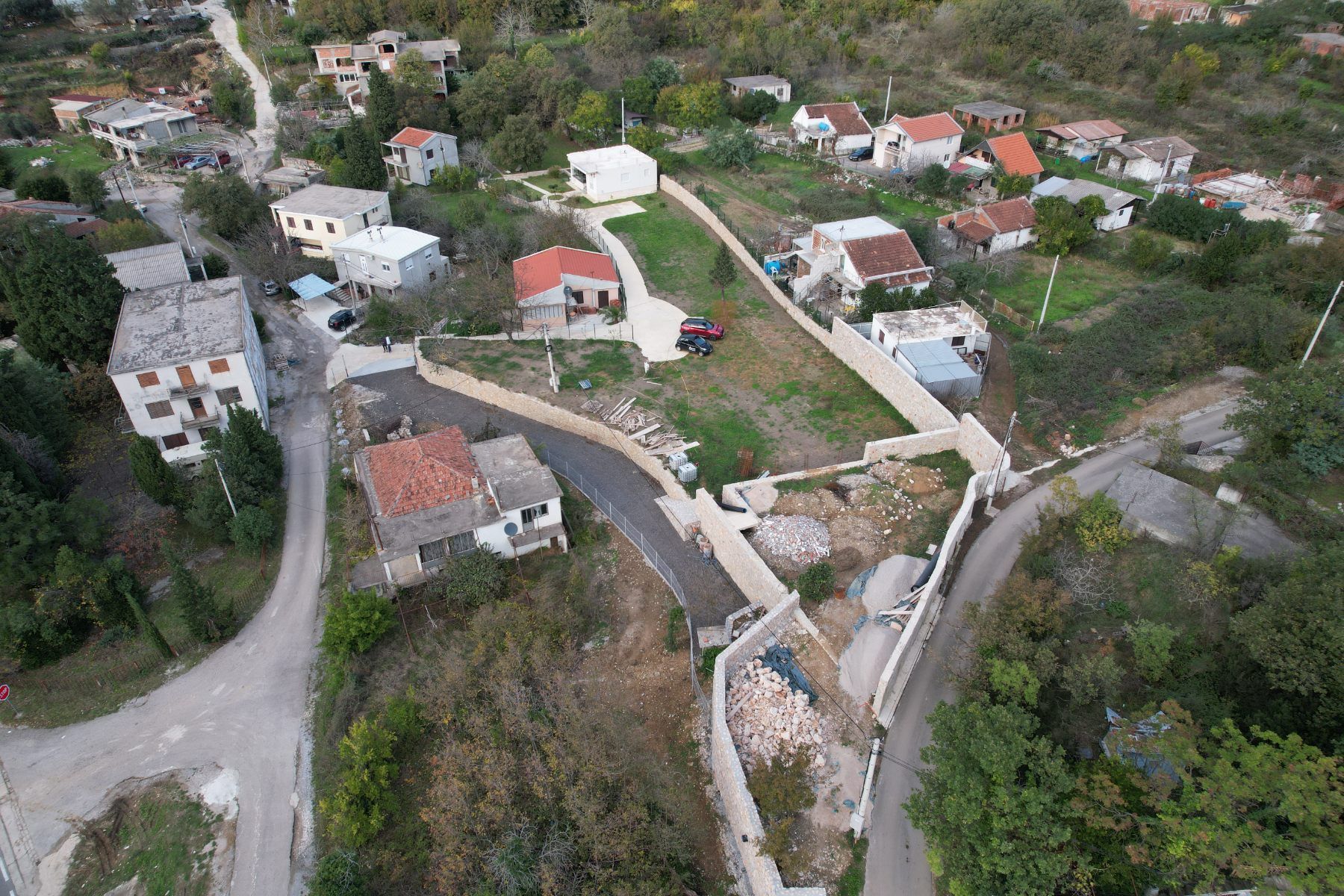 amforaproperty.com/Kuća 100m2 sa prostranim placem od 1703m2 u Djurmanima,opstina Bar