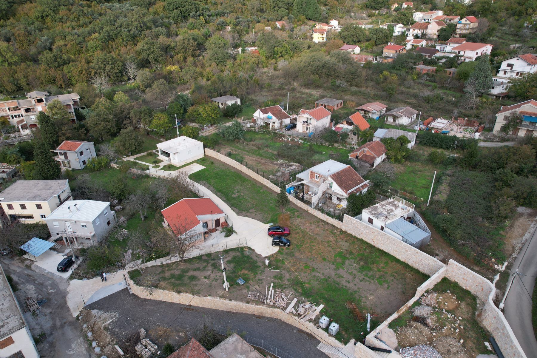 amforaproperty.com/Kuća 100m2 sa prostranim placem od 1703m2 u Djurmanima,opstina Bar