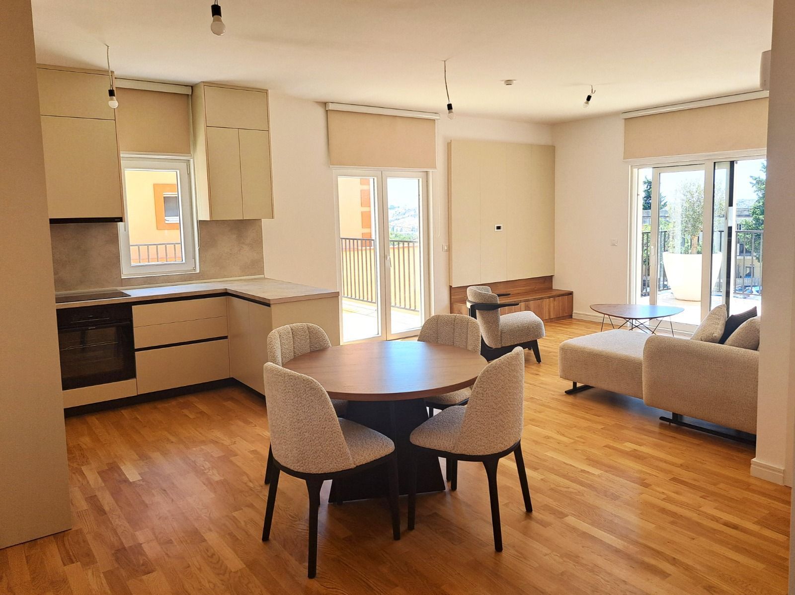 Prodaja jednosobnog namestenog stana (62.63 + terasa 41.81) u modernom kompleksu u Sutomoru - Amfora Real Estate