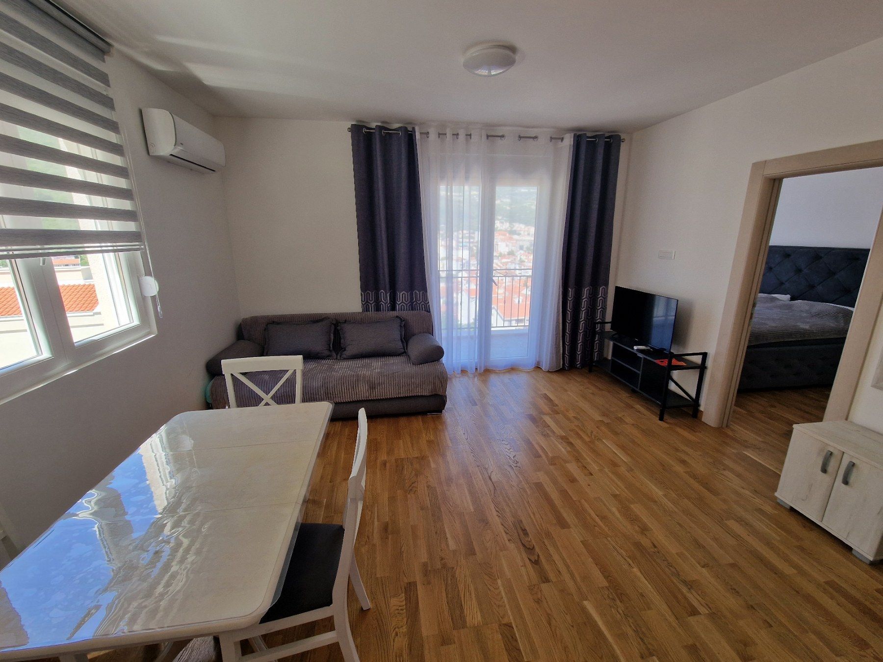 amforaproperty.com/Moderno opremljen jednosoban stan na atraktivnoj lokaciji,Topliski put-Budva.(NA DUZI VREMENSKI PERIOD)
