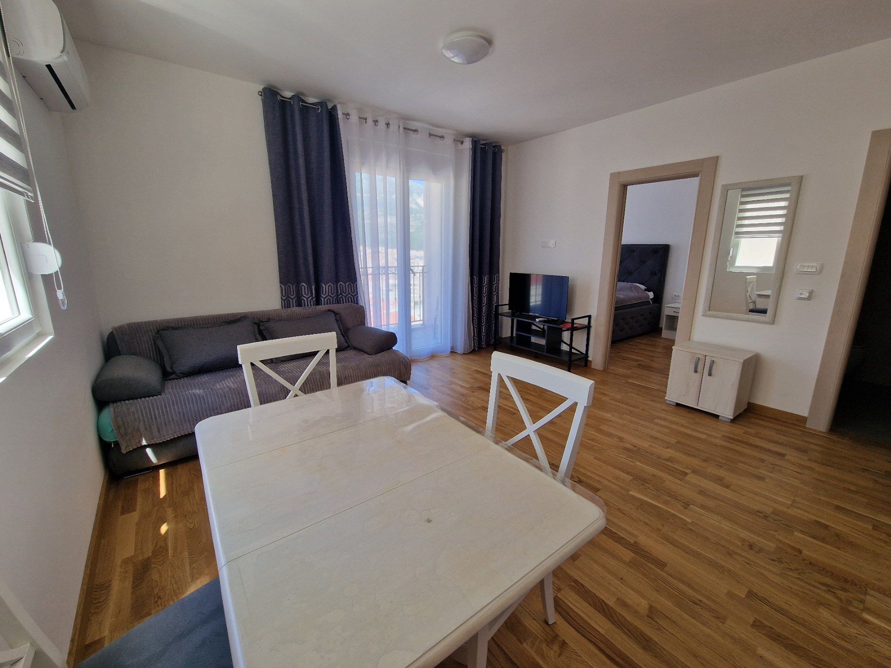 amforaproperty.com/Moderno opremljen jednosoban stan na atraktivnoj lokaciji,Topliski put-Budva.(NA DUZI VREMENSKI PERIOD)