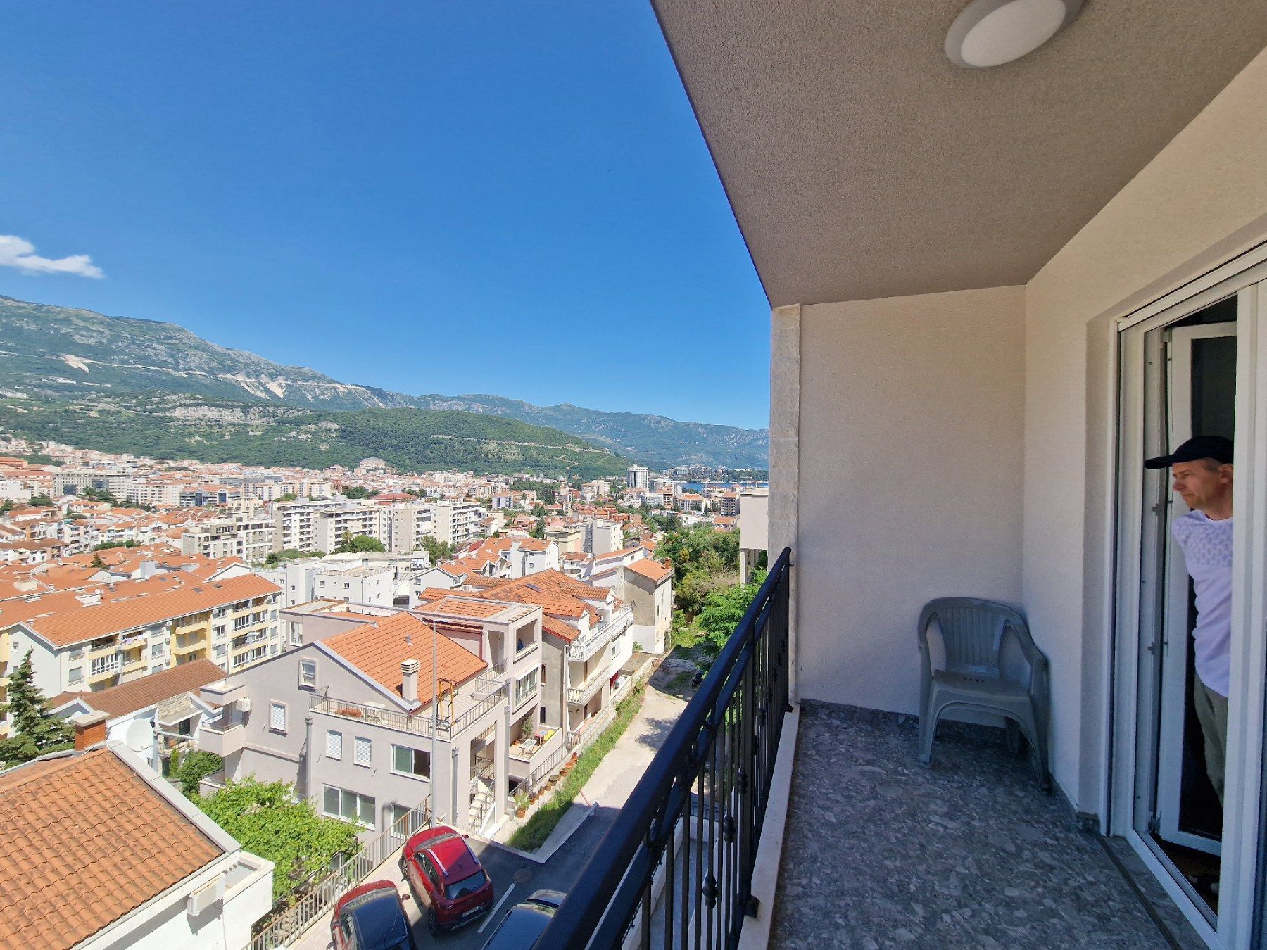 amforaproperty.com/Moderno opremljen jednosoban stan na atraktivnoj lokaciji,Topliski put-Budva.(NA DUZI VREMENSKI PERIOD)