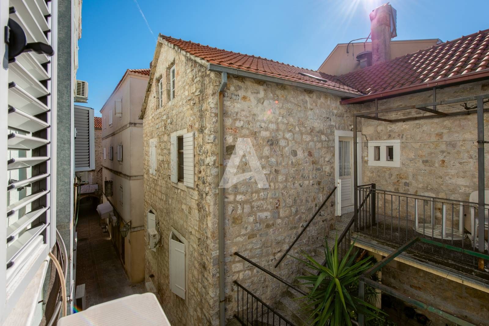 amforaproperty.com/Jednosoban stan,Stari grad Budva.(NA DUZI PERIOD)