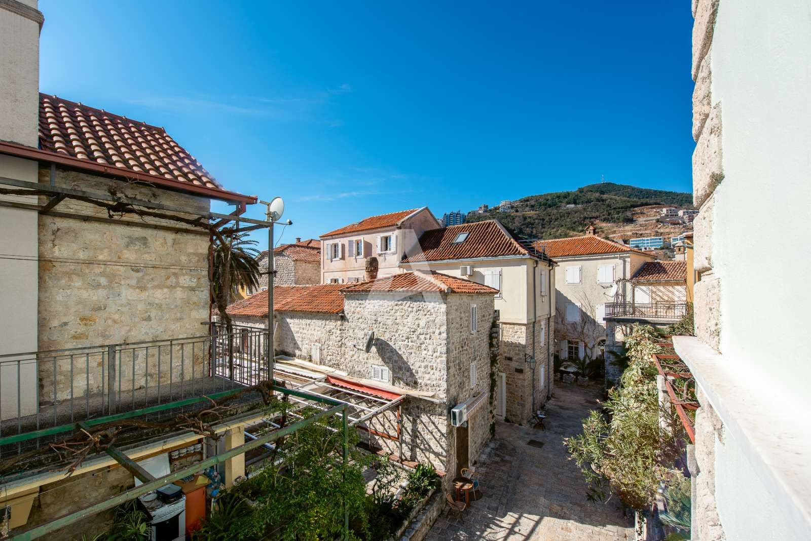 amforaproperty.com/Jednosoban stan,Stari grad Budva.(NA DUZI PERIOD)