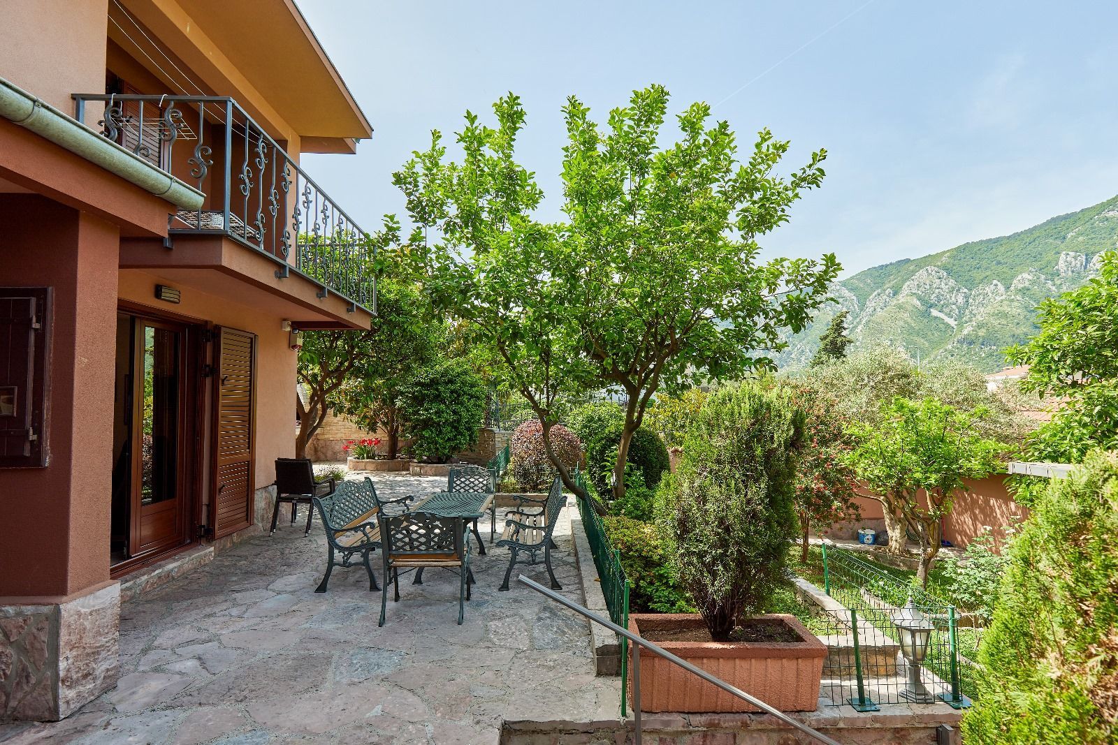 amforaproperty.com/Kuća 120m2 sa pogledom na more u Dobroti, Kotor