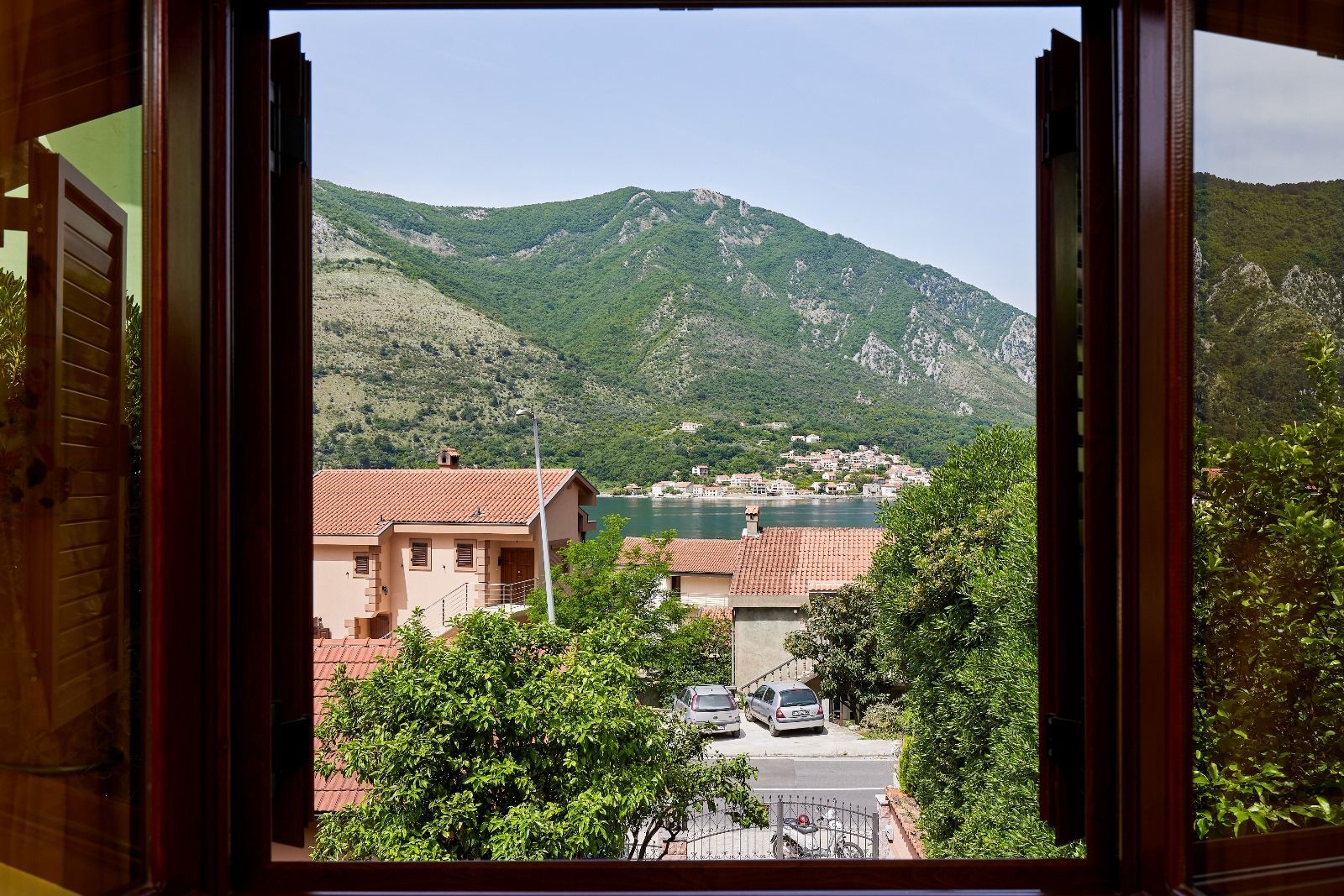 amforaproperty.com/Kuća 120m2 sa pogledom na more u Dobroti, Kotor