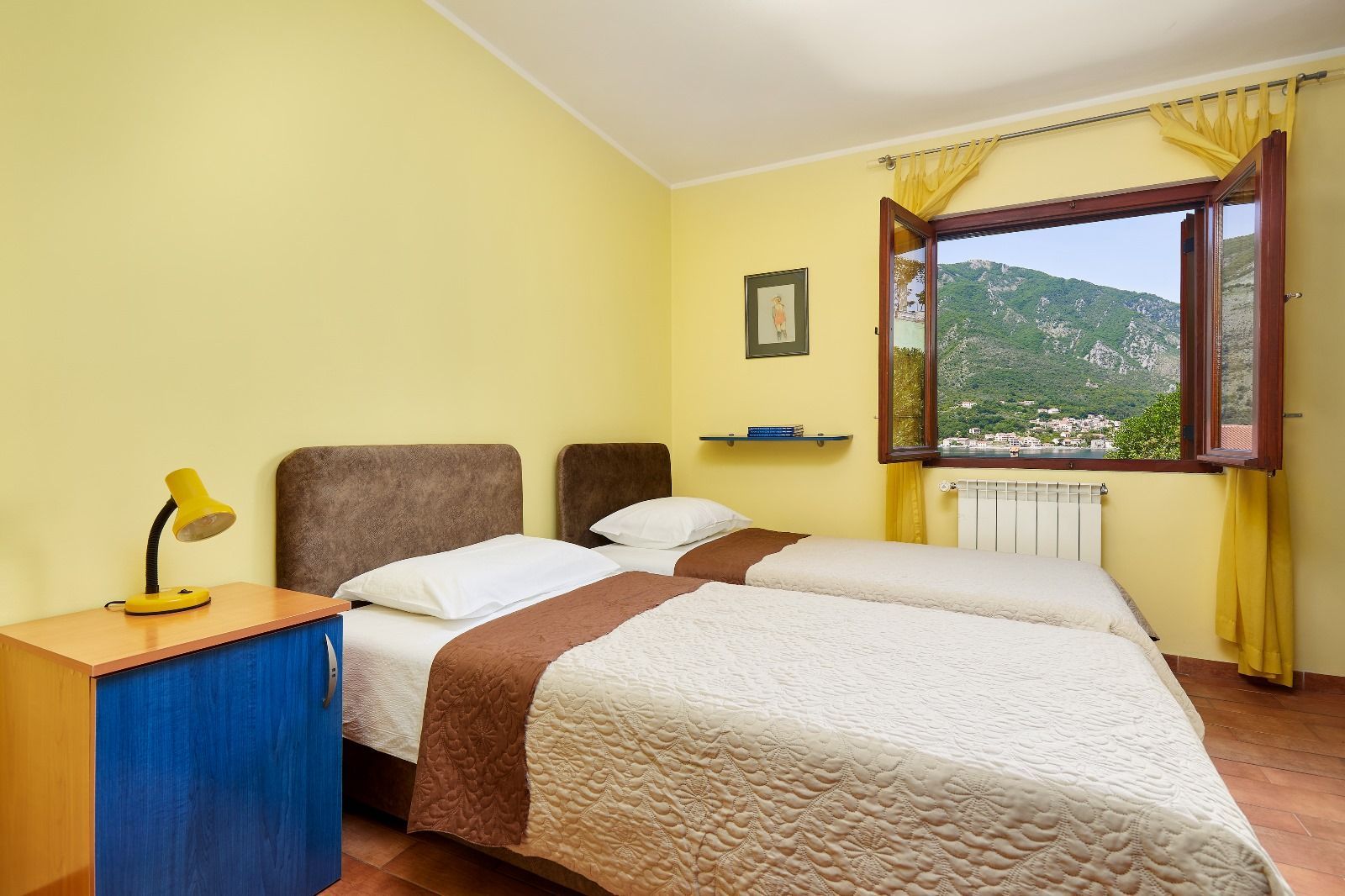 amforaproperty.com/Kuća 120m2 sa pogledom na more u Dobroti, Kotor