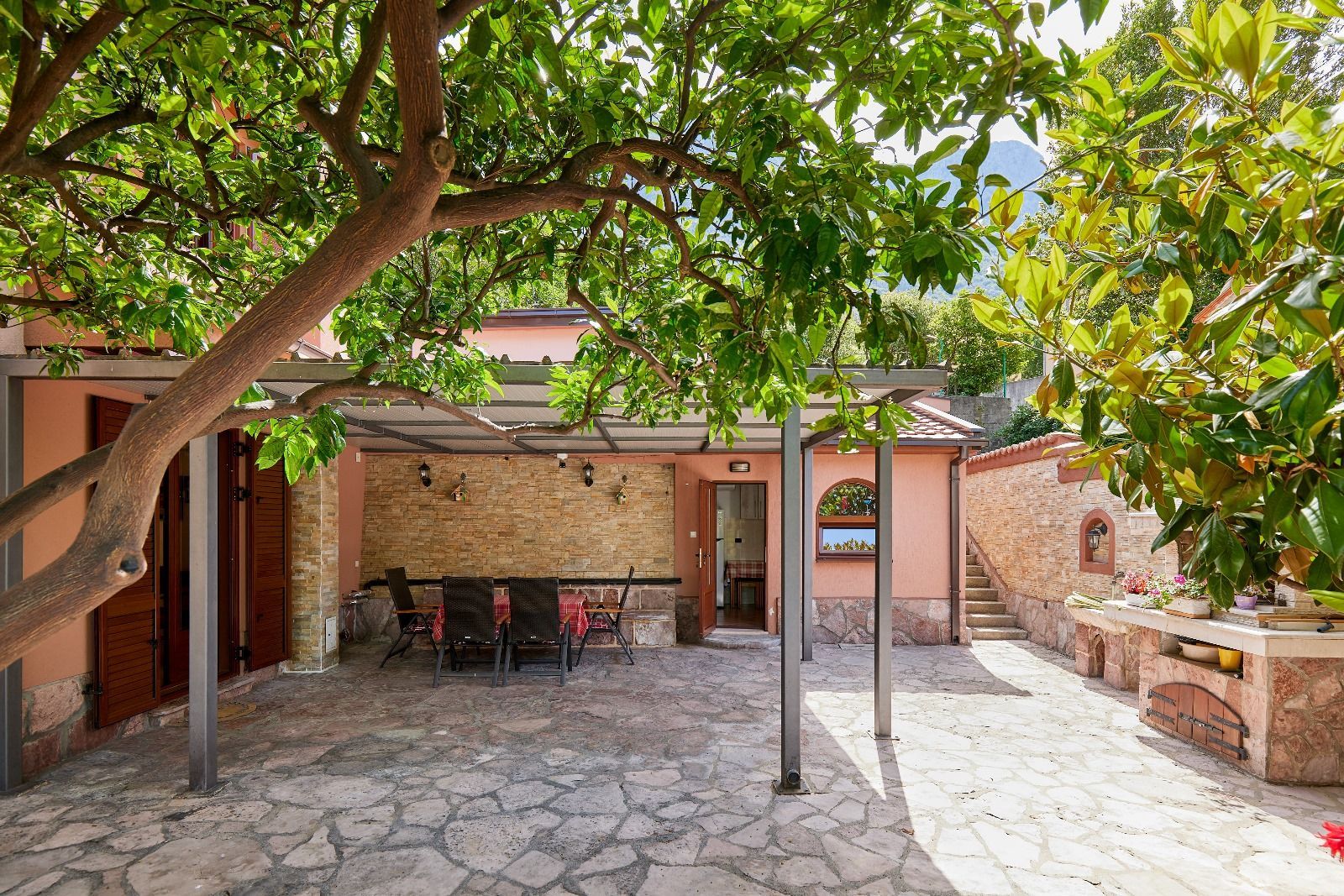 amforaproperty.com/Kuća 120m2 sa pogledom na more u Dobroti, Kotor