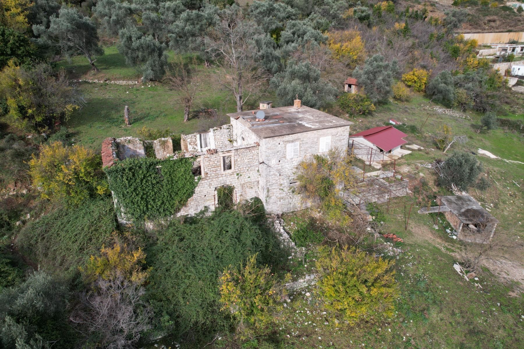 amforaproperty.com/Plac u Tivtu, Mrčevac - 9,160m2 sa Starom Kamenom Kućom