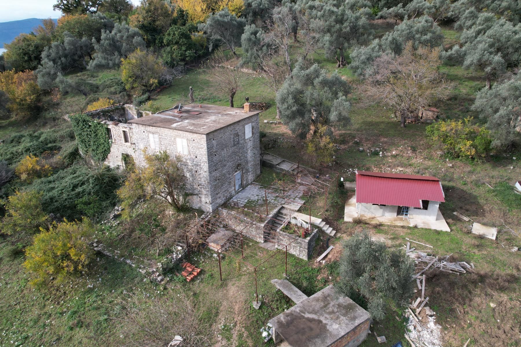 amforaproperty.com/Plac u Tivtu, Mrčevac - 9,160m2 sa Starom Kamenom Kućom