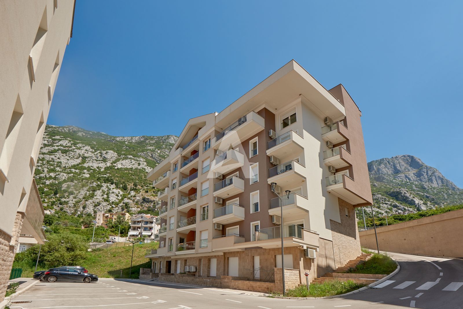 amforaproperty.com/Nov dvosoban stan 120m2 sa pogledom na more u novom stambenom kompleksu u Dobroti, Kotor