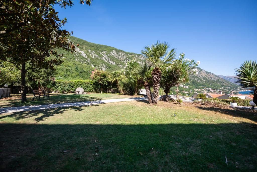 amforaproperty.com/Kuca sa bazenom i pogledom na more u Škaljarima, Kotor