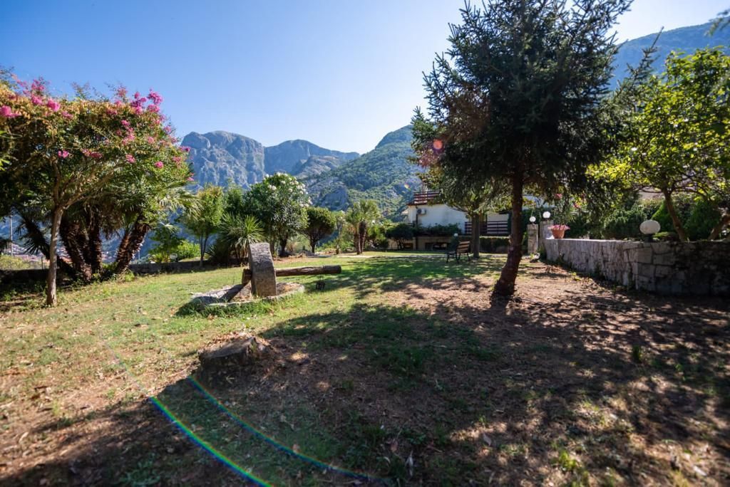 amforaproperty.com/Kuca sa bazenom i pogledom na more u Škaljarima, Kotor