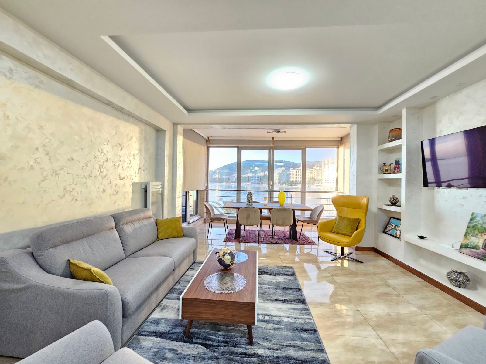 amforaproperty.com/Luksuzan Dvosoban Stan na Prvoj Liniji do Mora u Rafailovićima (na duzi period)
